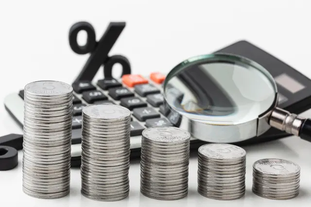 A person reviewing a fund fact sheet showing an expense ratio percentage